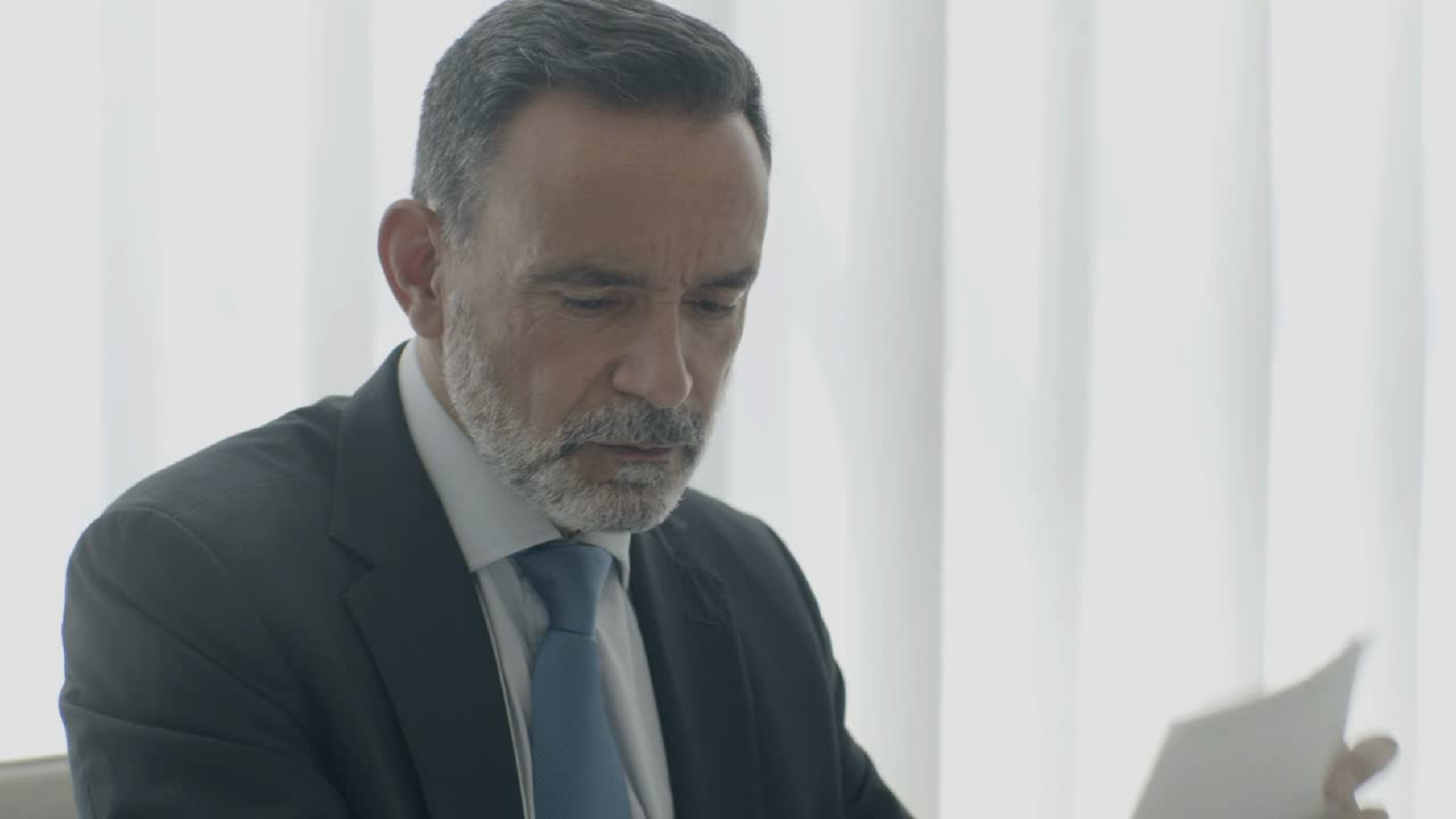 Lawyer working with Whisperit